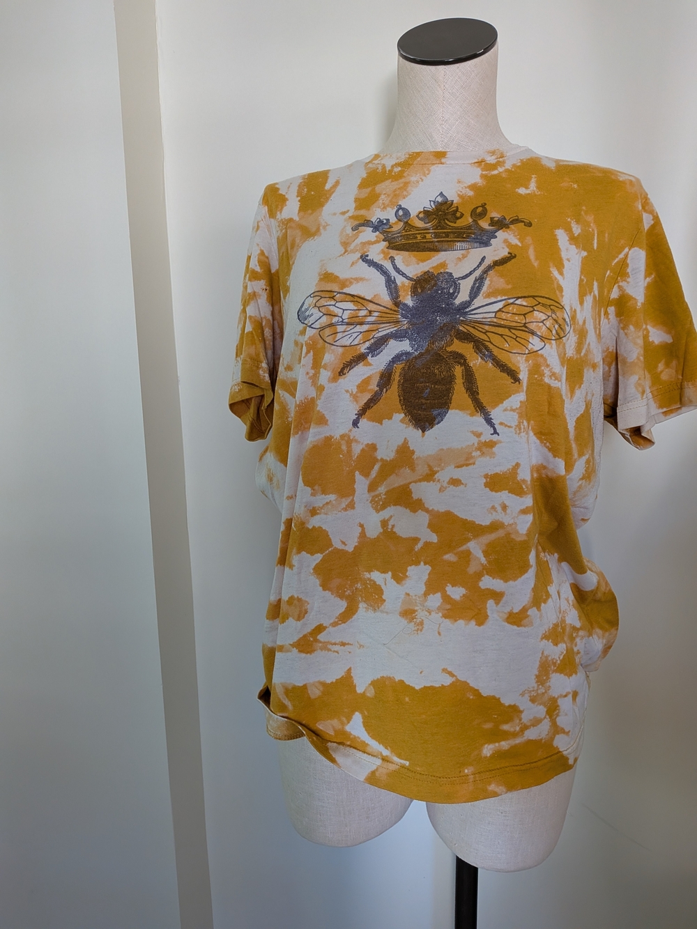 Graphic Bee Tie-Dye T-Shirt in Mustard and White